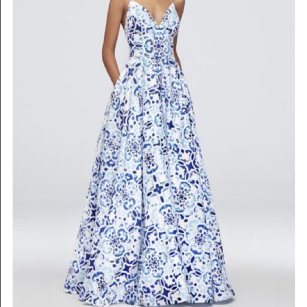 David’s bridal size 2 ballgown with hidden pockets